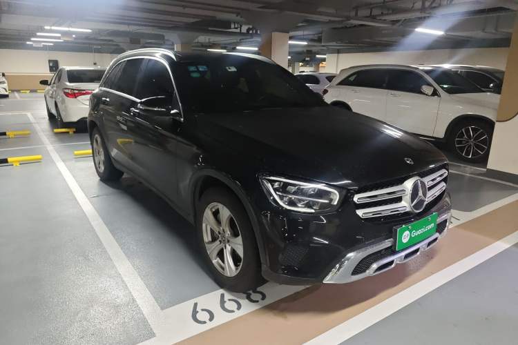 Used Mercedes-Benz GLC 2020 Facelifted GLC 260 L 4MATIC Dynamic Edition Front Right 45 Deg