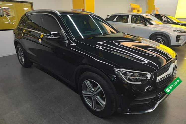 Used Mercedes-Benz GLC 2020 GLC 260 L 4MATIC Luxury Model Front Right 45 Deg