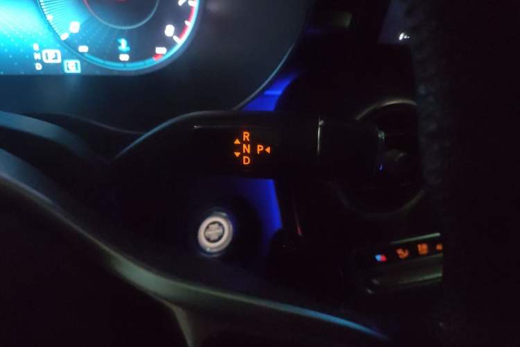Used Mercedes-Benz GLC 2020 GLC 300 L 4MATIC Dynamic Edition Gear Lever