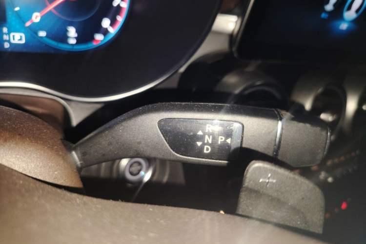 Used Mercedes-Benz GLC 2020 Facelifted GLC 260 L 4MATIC Dynamic Edition Gear Lever