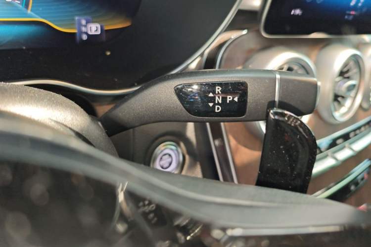 Used Mercedes-Benz GLC 2020 Facelift GLC 260 L 4MATIC Luxury Edition Gear Lever