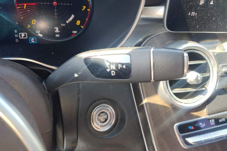 Used Mercedes-Benz GLC 2020 Facelift GLC 260 L 4MATIC Luxury Edition Gear Lever