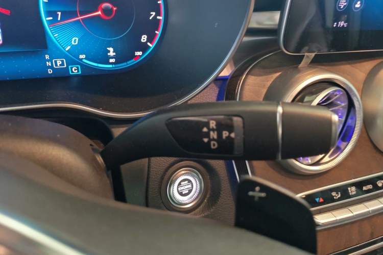 Used Mercedes-Benz GLC 2020 GLC 300 L 4MATIC Dynamic Edition Gear Lever
