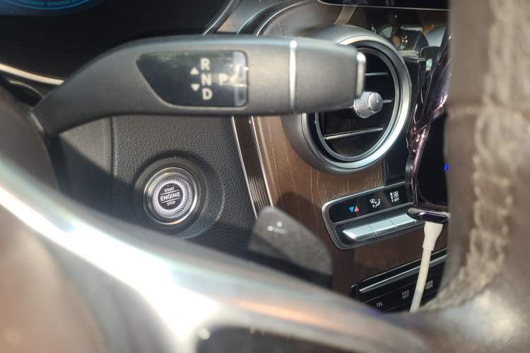 Used Mercedes-Benz GLC 2020 GLC 300 L 4MATIC Dynamic Edition Gear Lever