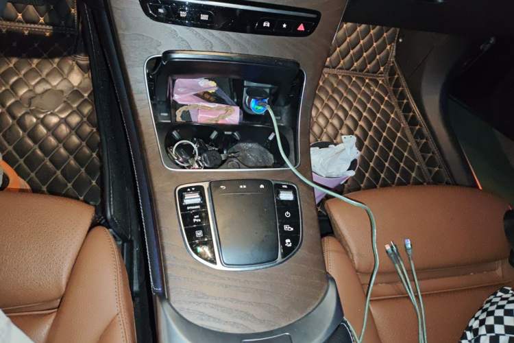 Used Mercedes-Benz GLC 2020 GLC 300 L 4MATIC Dynamic Edition Gear Lever
