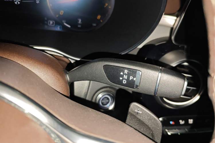 Used Mercedes-Benz GLC 2020 Facelifted GLC 260 L 4MATIC Dynamic Edition Gear Lever