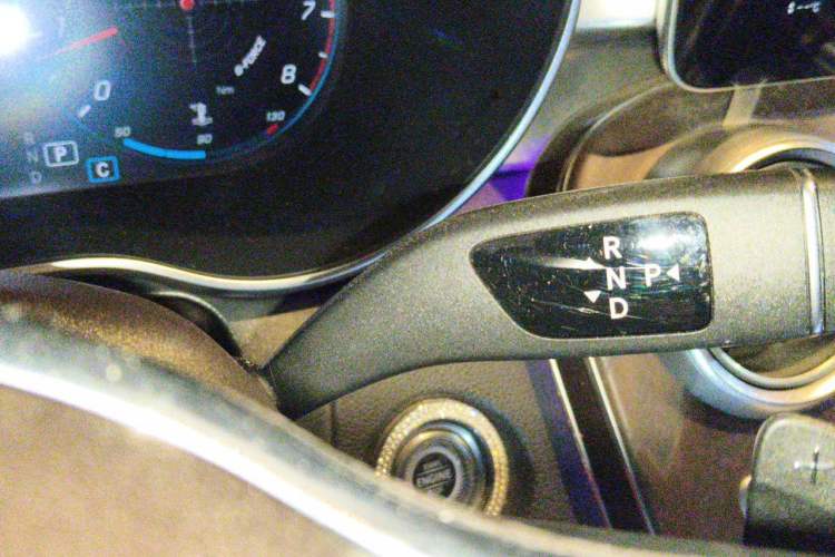 Used Mercedes-Benz GLC 2020 Facelift GLC 260 L 4MATIC Luxury Edition Gear Lever