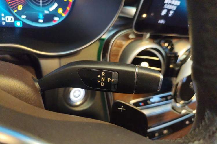 Used Mercedes-Benz GLC 2020 GLC 300 L 4MATIC Dynamic Edition Gear Lever