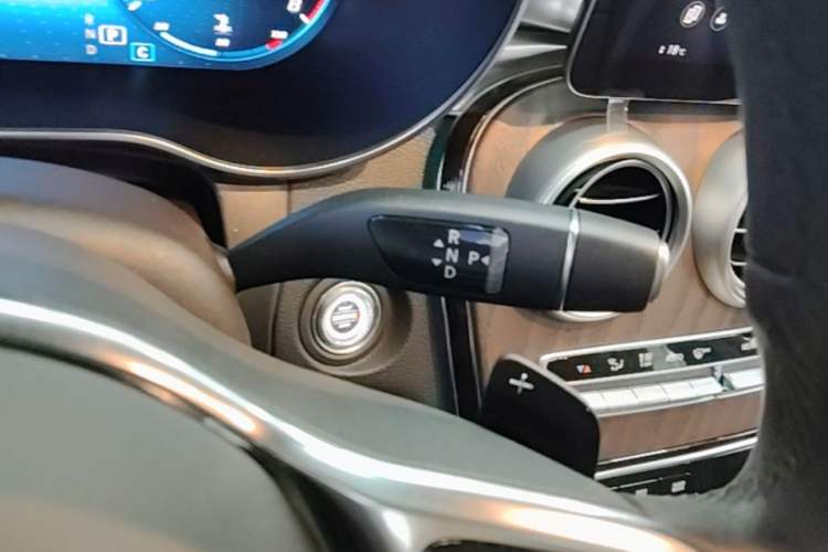 Used Mercedes-Benz GLC 2020 Facelift GLC 260 L 4MATIC Luxury Edition Gear Lever