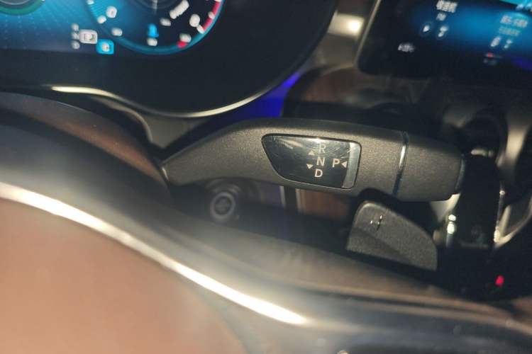 Used Mercedes-Benz GLC 2020 GLC 300 L 4MATIC Luxury Model Gear Lever