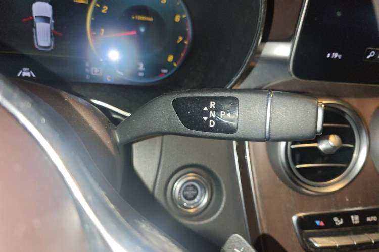Used Mercedes-Benz GLC 2020 GLC 300 L 4MATIC Dynamic Edition Gear Lever