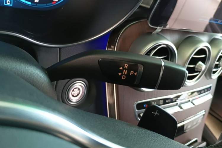 Used Mercedes-Benz GLC 2020 GLC 300 L 4MATIC Dynamic Edition Gear Lever