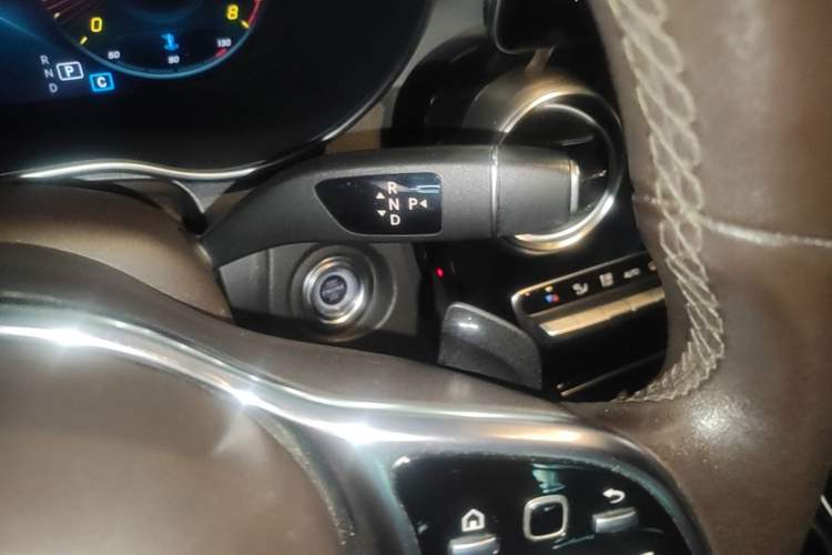 Used Mercedes-Benz GLC 2020 Facelifted GLC 260 L 4MATIC Dynamic Edition Gear Lever