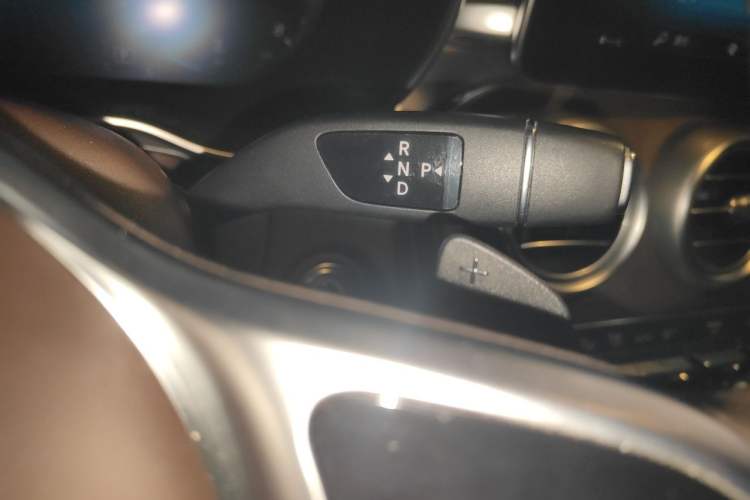 Used Mercedes-Benz GLC 2020 Facelift GLC 300 L 4MATIC Dynamic Edition Gear Lever
