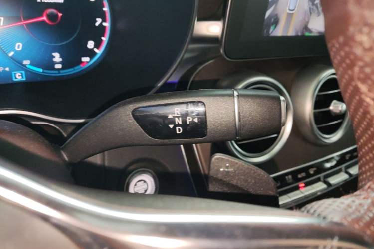 Used Mercedes-Benz GLC 2020 Facelift GLC 260 L 4MATIC Luxury Edition Gear Lever