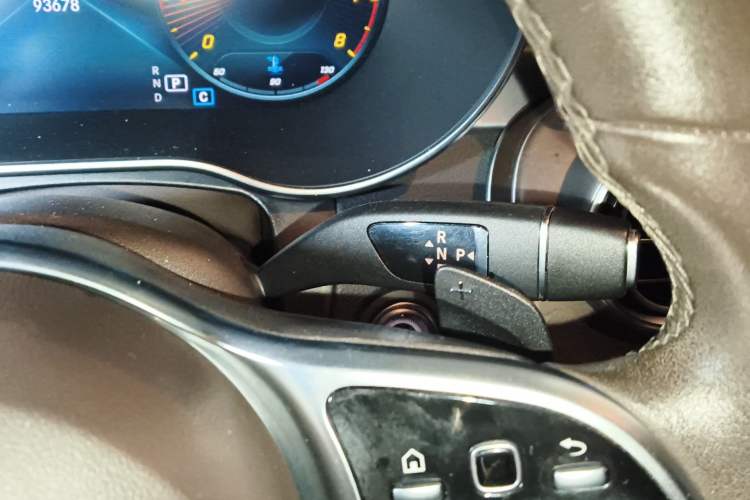 Used Mercedes-Benz GLC 2020 Facelift GLC 260 L 4MATIC Luxury Edition Gear Lever