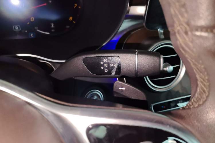 Used Mercedes-Benz GLC 2020 Facelift GLC 260 L 4MATIC Luxury Edition Gear Lever
