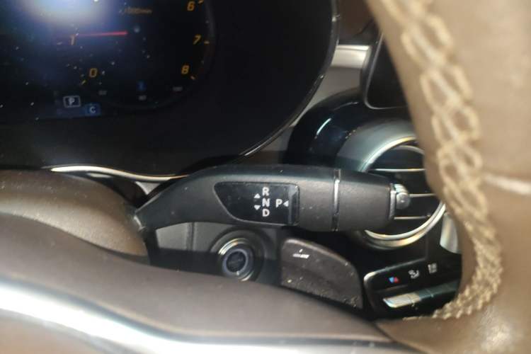 Used Mercedes-Benz GLC 2020 Facelifted GLC 260 L 4MATIC Dynamic Edition Gear Lever