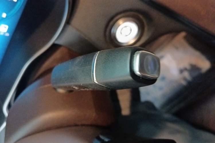 Used Mercedes-Benz GLC 2020 GLC 300 L 4MATIC Dynamic Edition Gear Lever