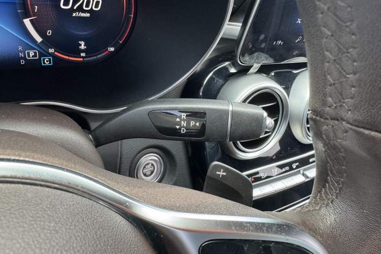 Used Mercedes-Benz GLC 2020 Facelift GLC 260 L 4MATIC Luxury Edition Gear Lever