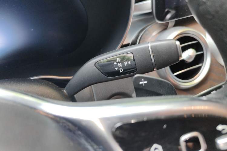 Used Mercedes-Benz GLC 2020 Facelift GLC 260 L 4MATIC Luxury Edition Gear Lever