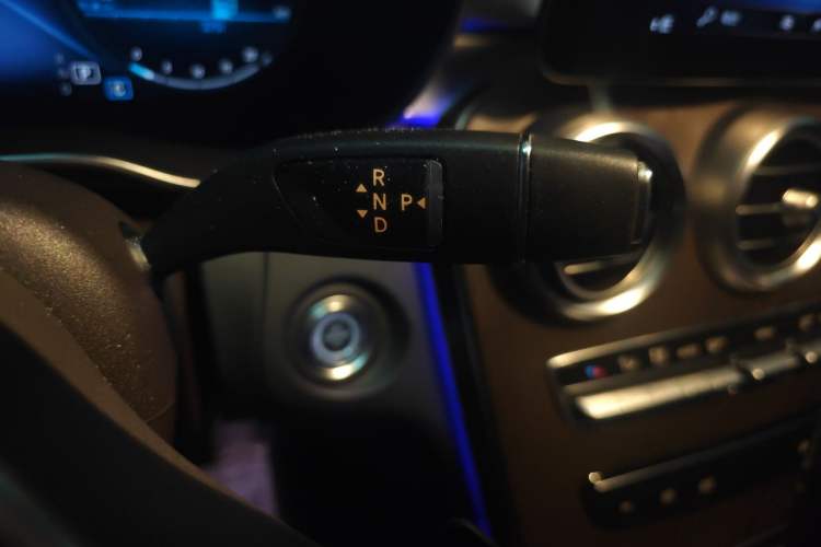 Used Mercedes-Benz GLC 2020 Facelift GLC 260 L 4MATIC Luxury Edition Gear Lever