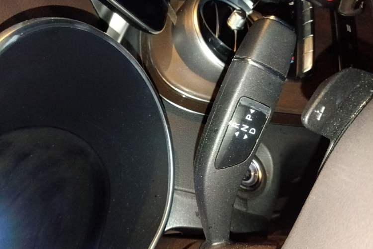 Used Mercedes-Benz GLC 2020 Facelift GLC 300 L 4MATIC Dynamic Edition Gear Lever