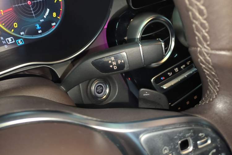 Used Mercedes-Benz GLC 2020 Facelift GLC 260 L 4MATIC Luxury Edition Gear Lever