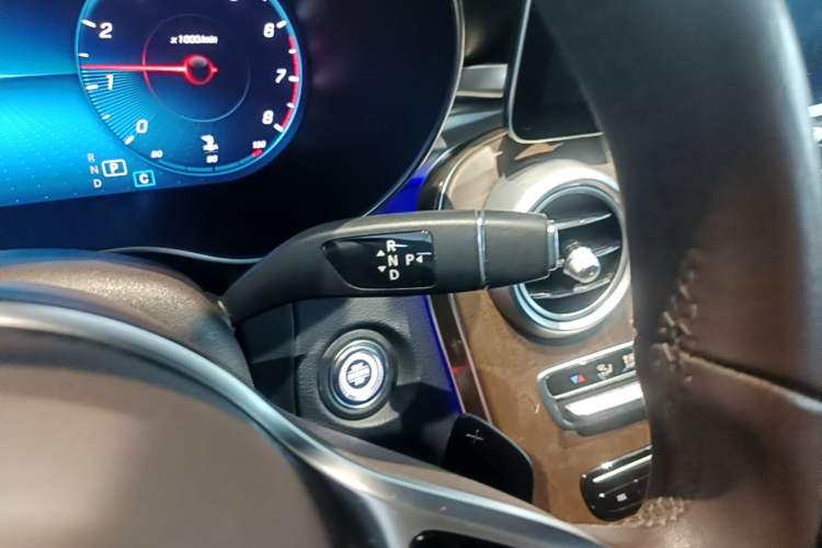 Used Mercedes-Benz GLC 2020 Facelift GLC 260 L 4MATIC Luxury Edition Gear Lever