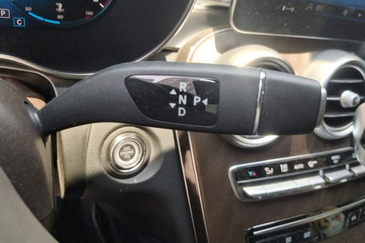 Used Mercedes-Benz GLC 2020 Facelift GLC 260 L 4MATIC Luxury Edition Gear Lever