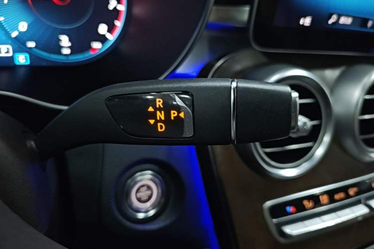 Used Mercedes-Benz GLC 2020 GLC 300 L 4MATIC Dynamic Edition Gear Lever