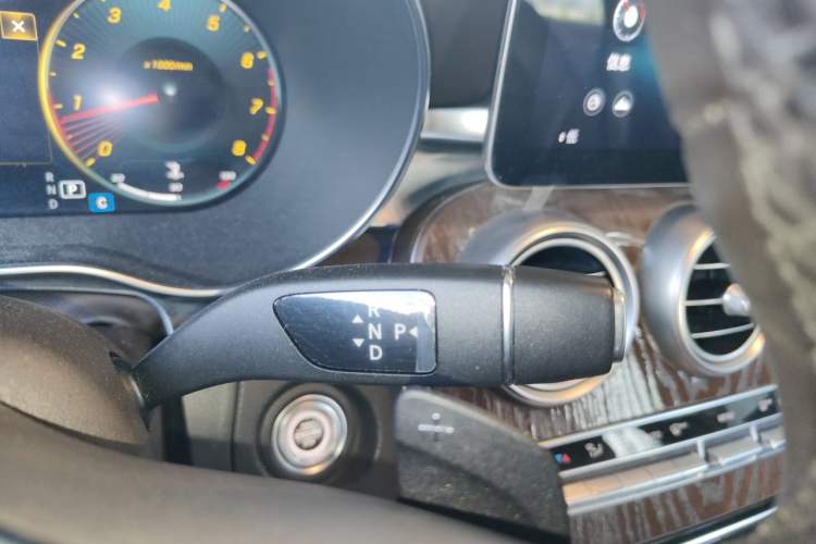Used Mercedes-Benz GLC 2020 Facelift GLC 260 L 4MATIC Luxury Edition Gear Lever