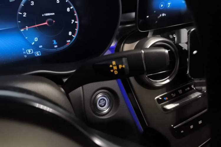 Used Mercedes-Benz GLC 2020 Facelift GLC 300 L 4MATIC Dynamic Edition Gear Lever