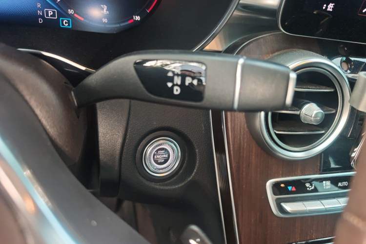 Used Mercedes-Benz GLC 2020 Facelifted GLC 300 L 4MATIC Luxury Edition Gear Lever