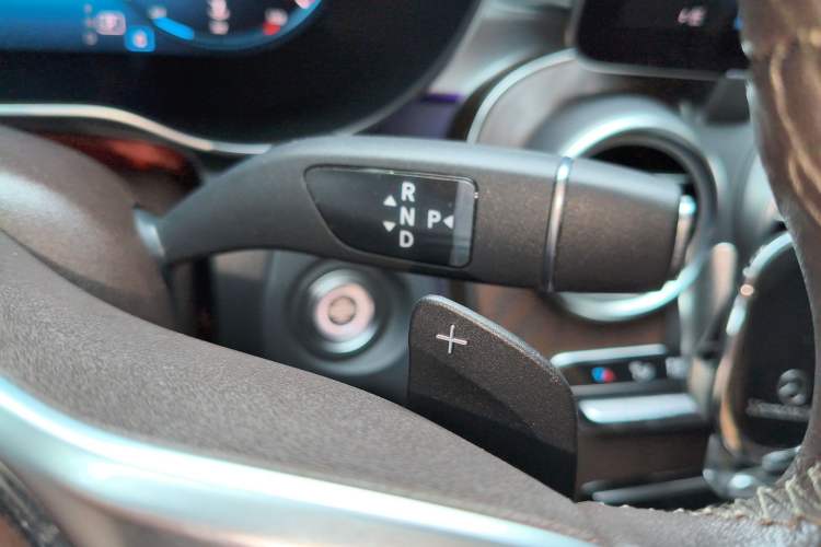 Used Mercedes-Benz GLC 2020 Facelift GLC 260 L 4MATIC Luxury Edition Gear Lever