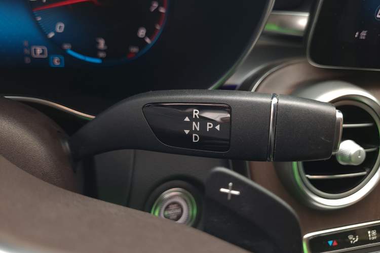 Used Mercedes-Benz GLC 2020 Facelift GLC 260 L 4MATIC Luxury Edition Gear Lever