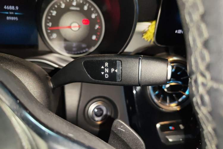 Used Mercedes-Benz GLC 2020 GLC 260 L 4MATIC Dynamic Model Gear Lever