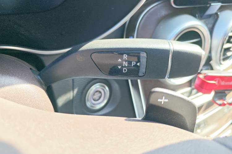 Used Mercedes-Benz GLC 2020 Facelift GLC 260 L 4MATIC Luxury Edition Gear Lever