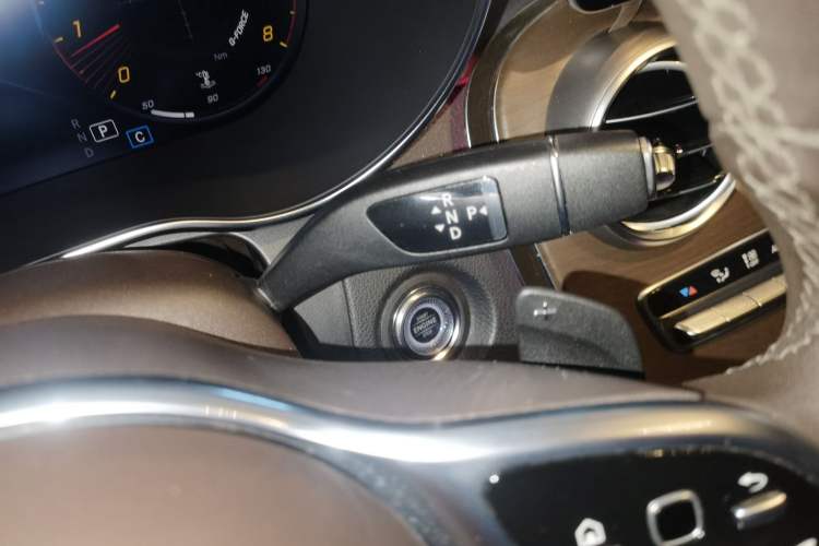 Used Mercedes-Benz GLC 2020 GLC 300 L 4MATIC Dynamic Edition Gear Lever