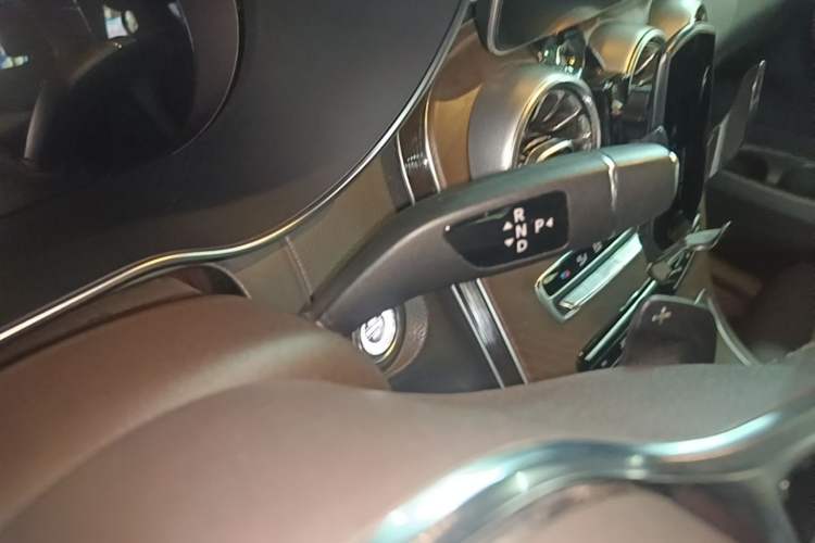 Used Mercedes-Benz GLC 2020 GLC 300 L 4MATIC Dynamic Edition Gear Lever