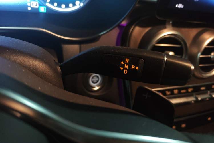 Used Mercedes-Benz GLC 2020 Facelift GLC 260 L 4MATIC Luxury Edition Gear Lever
