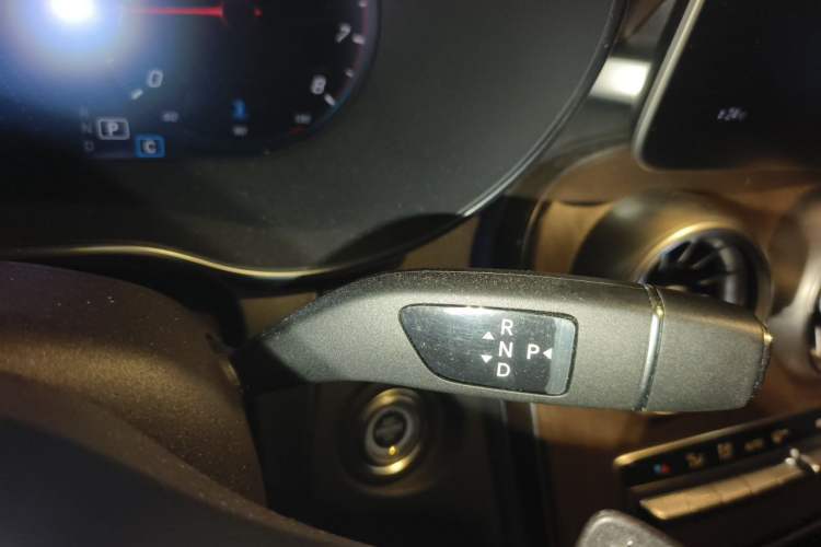 Used Mercedes-Benz GLC 2020 GLC 300 L 4MATIC Dynamic Edition Gear Lever
