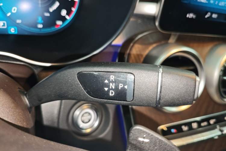 Used Mercedes-Benz GLC 2020 Facelift GLC 260 L 4MATIC Luxury Edition Gear Lever