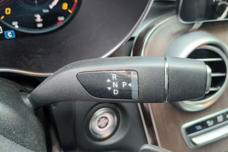 Used Mercedes-Benz GLC 2020 Facelift GLC 260 L 4MATIC Luxury Edition Gear Lever
