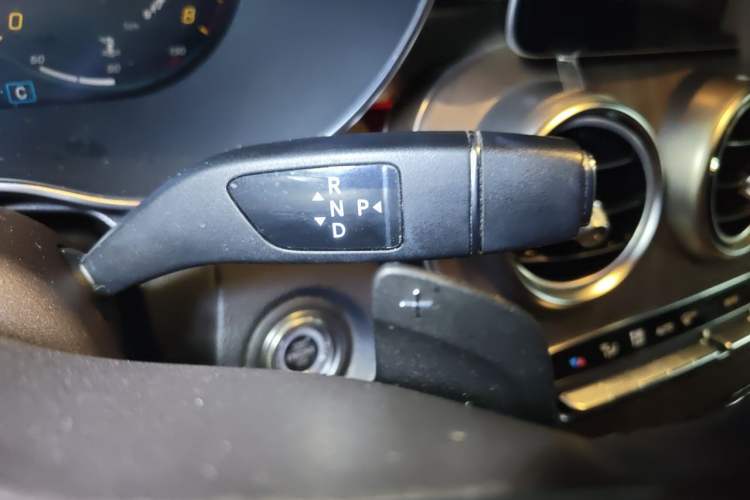 Used Mercedes-Benz GLC 2020 Facelift GLC 260 L 4MATIC Luxury Edition Gear Lever
