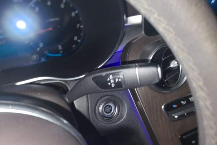 Used Mercedes-Benz GLC 2020 Facelift GLC 300 L 4MATIC Dynamic Edition Gear Lever