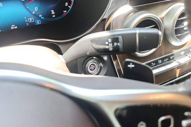 Used Mercedes-Benz GLC 2020 Facelifted GLC 300 L 4MATIC Luxury Edition Gear Lever