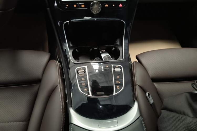 Used Mercedes-Benz GLC 2020 Facelifted GLC 260 L 4MATIC Dynamic Edition Gear Lever