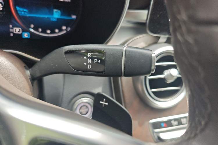 Used Mercedes-Benz GLC 2020 Facelift GLC 260 L 4MATIC Luxury Edition Gear Lever