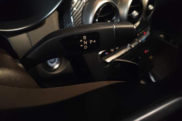 Used Mercedes-Benz GLC 2020 Facelift GLC 260 L 4MATIC Luxury Edition Gear Lever